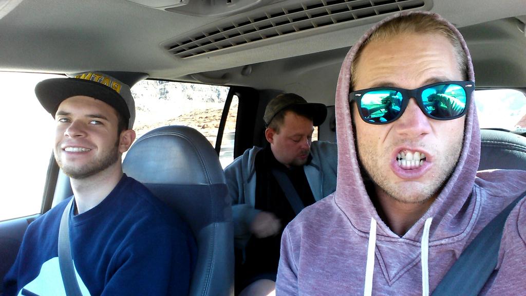 vackra_24's tweet photo. Vegas roadtrip with the queers!!! #gayclubs http://t.co/5lw5tLkUwb