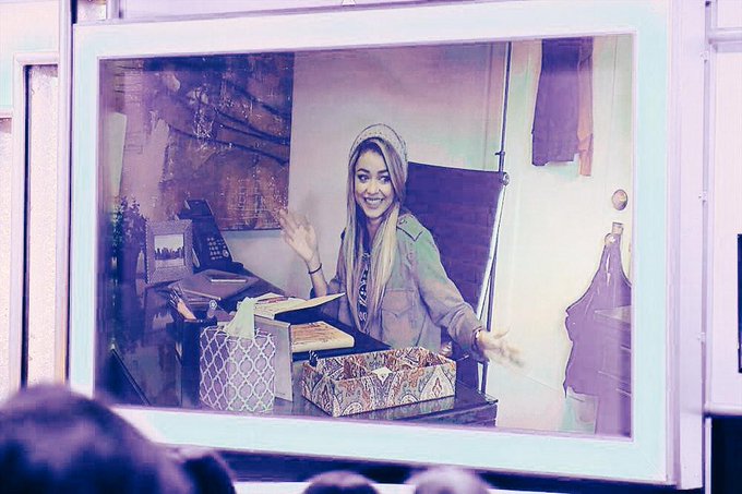 Watch Sarah Hyland's leaked NSFW photo on TwXstars