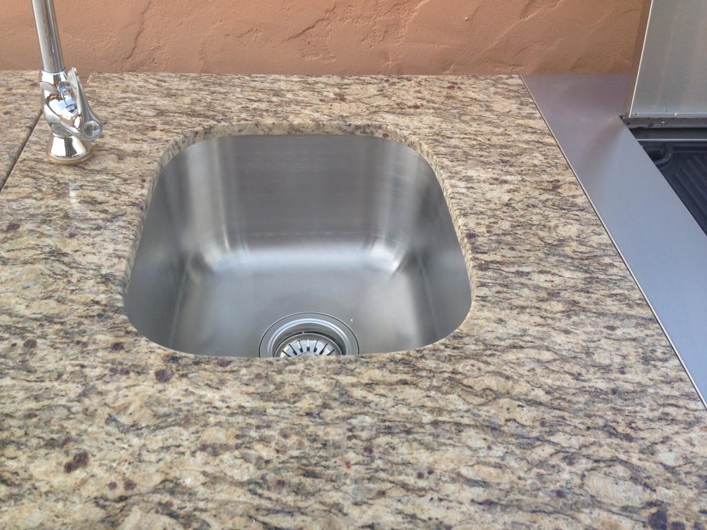 PartyGirlDiet's tweet photo. In #love w/our @Lowes #MasterForge #Outdoor #Kitchen @AlohaDiet @CALivingTV #californialiving CaliforniaLiving http://t.co/qBDIJV3JCB