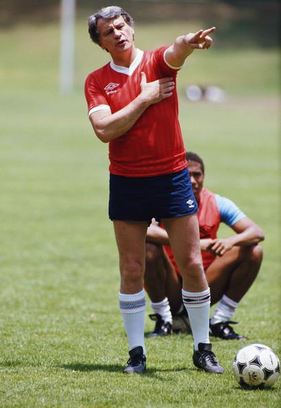 Happy Birthday... Bobby ROBSON
18 Februari 1933 
Date of death  31 July 2009 