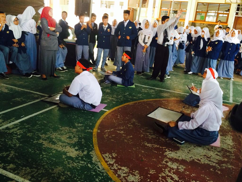 #PesatEdutainmentFair2015 "<a href="/scienceoneXII/">ZEPATA</a>: Yesss @NidaNidaamelia sama @Gitarizkia20 masuk final Be number one !!!  "