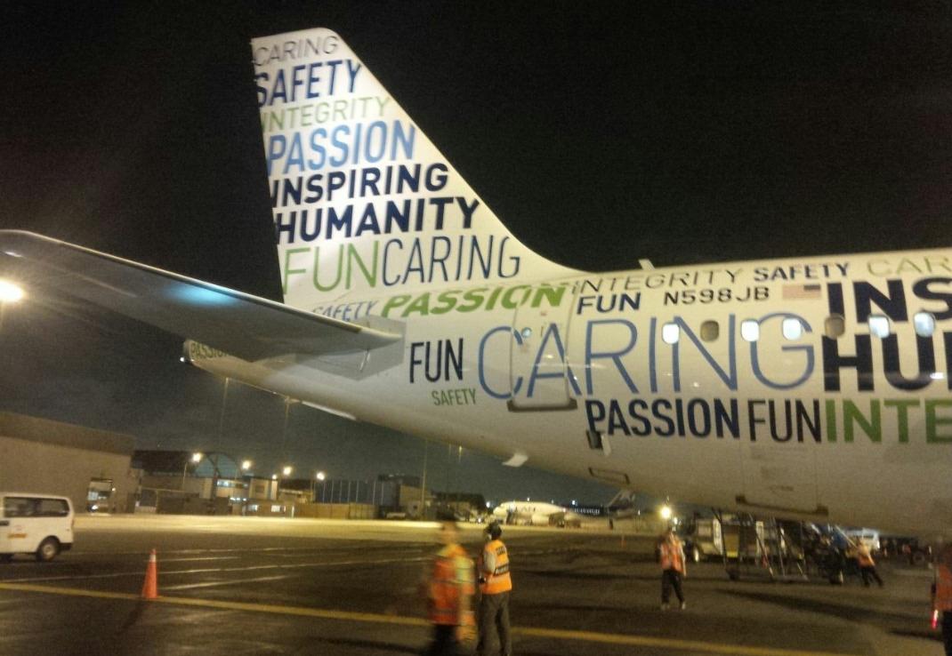 BlueCityReport's tweet photo. Spotted #Bluemanity not only stylish, but represents everything we stand for @JetBlue #inspirehumanity #JetBlue15 http://t.co/gruyV2or0z