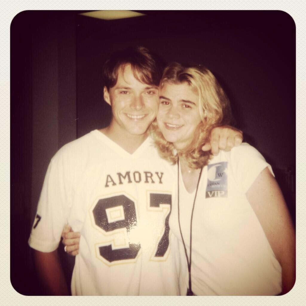 Happy birthday to one of my fav singers Met him in \99. Really hope we can get a new pic soon. 