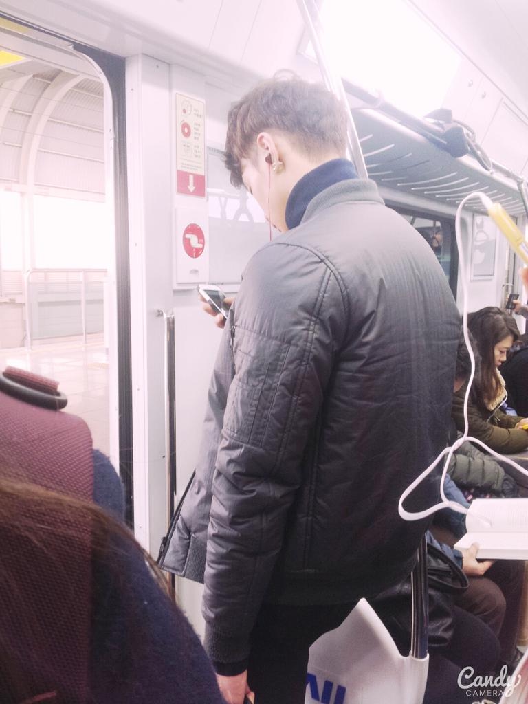 iKON_YG's tweet photo. [PHOTO]  Unseen Jung Jinhyeong at the Subway (150216) 
http://t.co/KFQYMaU3sR http://t.co/gdi1IotNYo