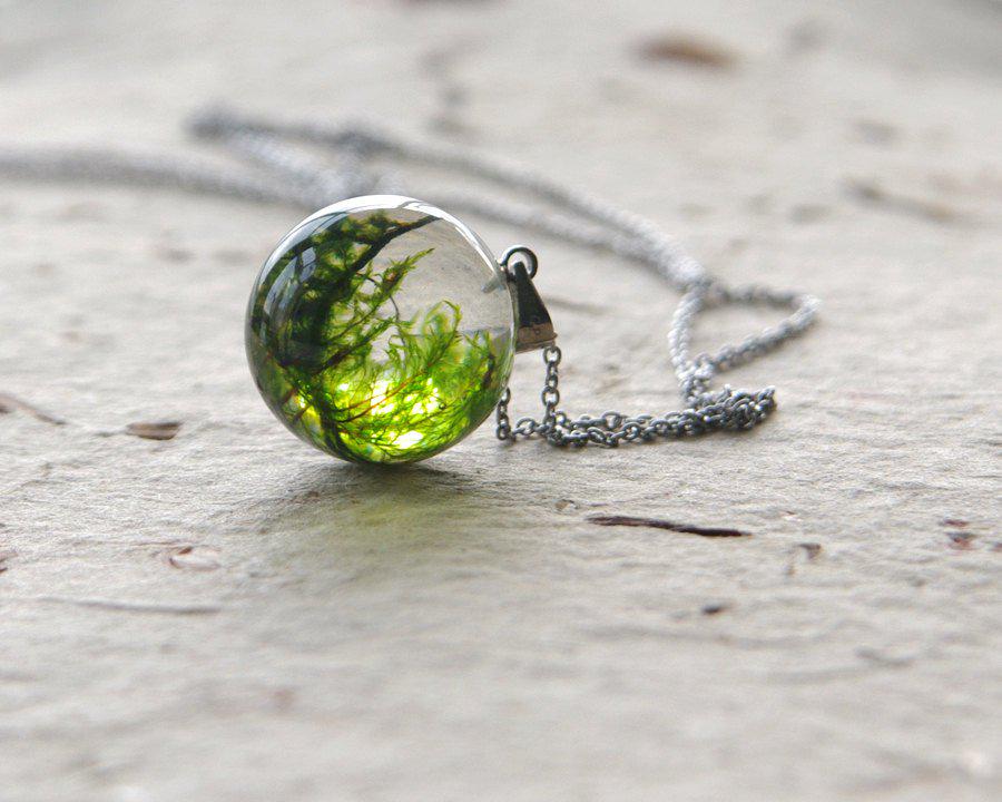geekgeekygeekyr's tweet image. Moss Globe Necklace - geekgeekygeekier.com/moss-globe-nec…