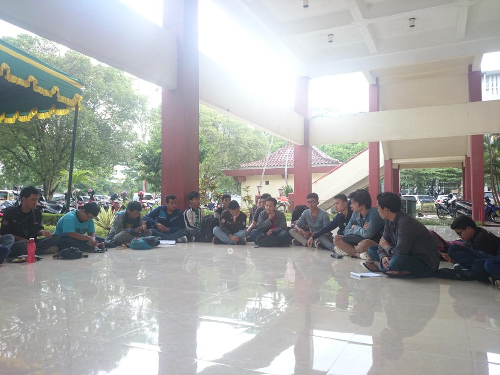 pwkugm2014's tweet photo. #LiveReport calon - calon wakil ketua angkatan. M. Irfan, M. Ali Izzah, Fandi Pradana, M. Wahyu Akbari, Fardhan A. http://t.co/zWztJkuXJQ