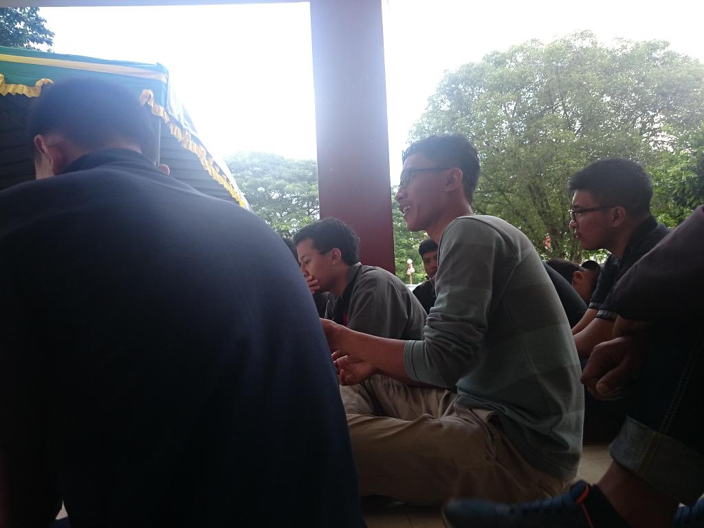 pwkugm2014's tweet photo. #LiveReport Fandi sedang mengemukakan jawaban dari pak ketua http://t.co/iAFCqqQs64