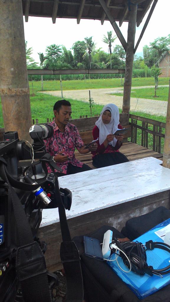 SMEAMUTV_SMK5's tweet photo. taping cakep tema "tari topeng mangan" di kampus 2 @MALVOCS_SMEAMU #serubanget http://t.co/3F7uBD7c96