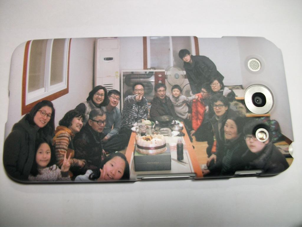 casebyme's tweet photo. 폰케이스 사달라고 삼촌에게 조르는 전략: 

가족사진을 폰케이스에 담아드린다고 딜을 걸고 자신의 것도 #하는김에 해 달라고 한다.

리스크: #일코해제 http://t.co/SVhr17Q7vA