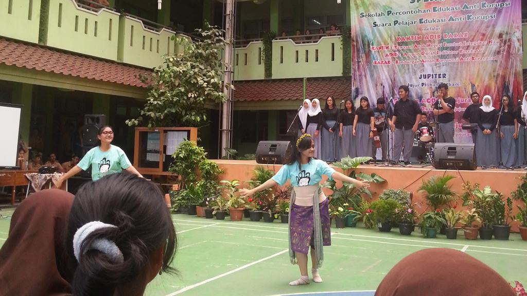 Cie tradisional sama modern nyatu <a href="/Danceof13/">Seni Tari SMAN13JKT</a>