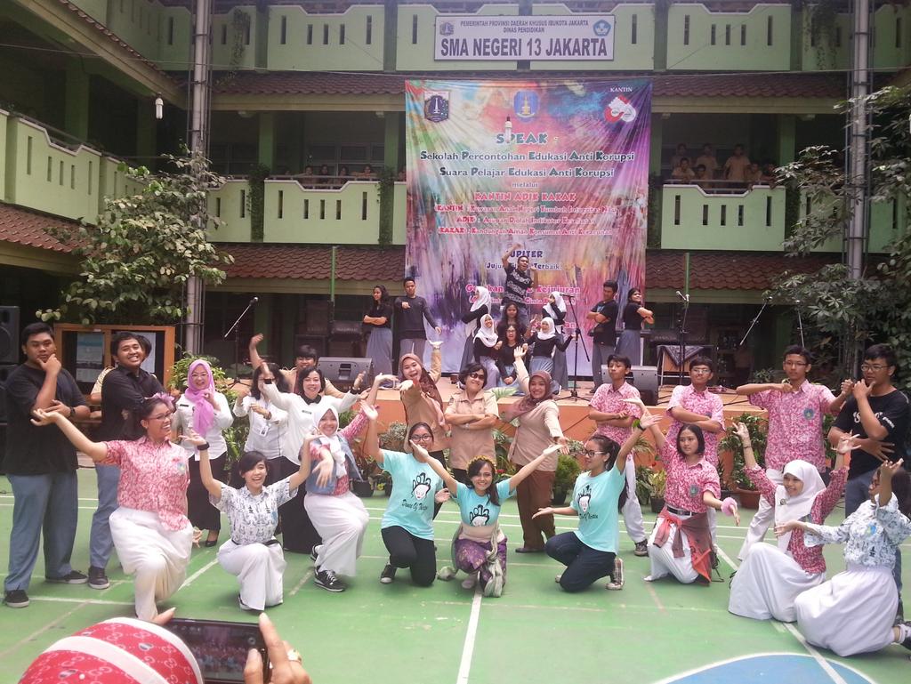 Penutupan terakhir acara oleh seluruh pengisi acara <a href="/JapanClub13/">日本のカケラ</a> <a href="/PSVG13/">PSVG SMAN 13 Jakarta</a> <a href="/ArtTlas/">Art T'las</a> <a href="/Danceof13/">Seni Tari SMAN13JKT</a>