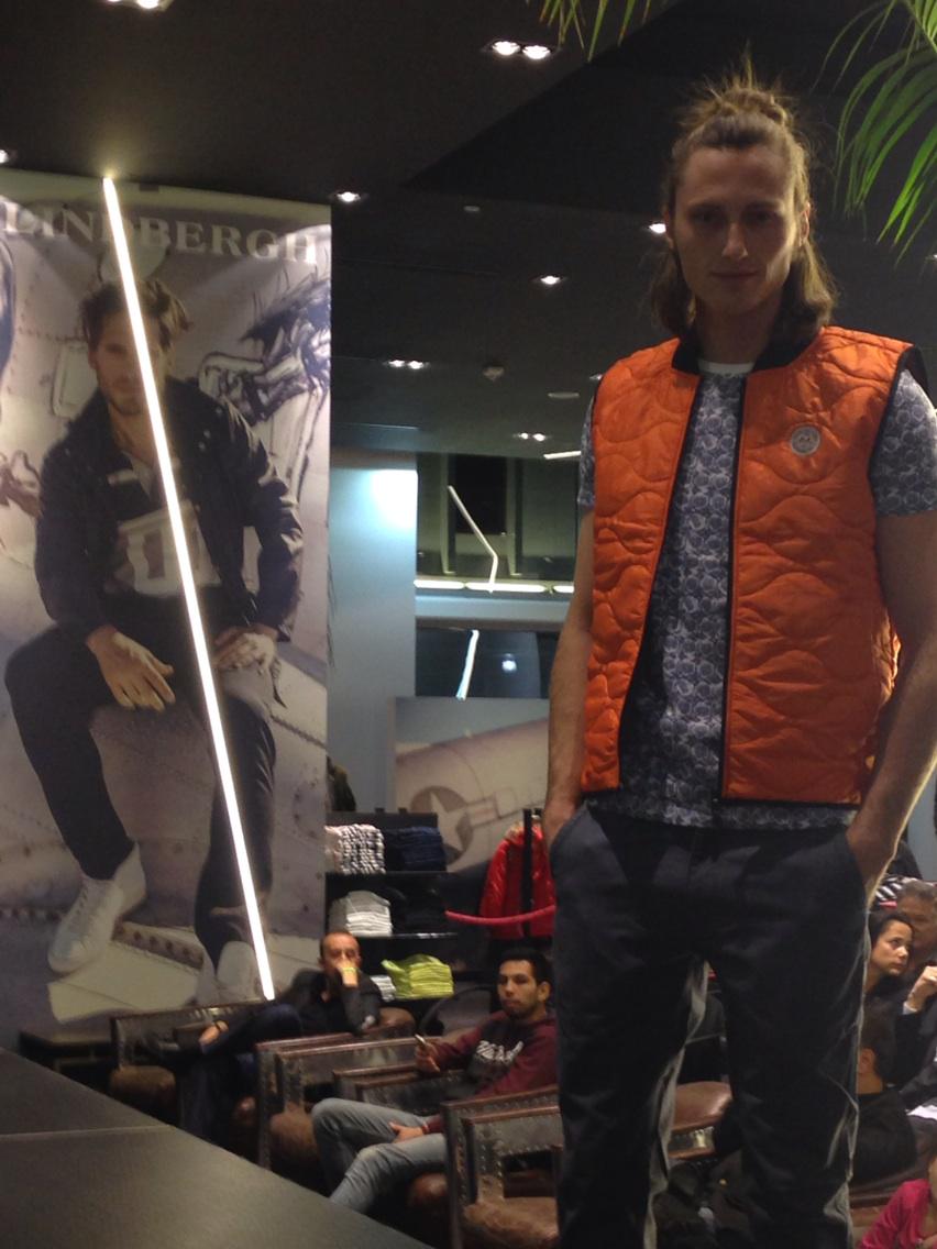 jenpbradley's tweet photo. Beautiful clothing &amp; fashion line @LindberghLv @LindberghLV @DTSummerlin #vegas #mensfashion #men #vegas http://t.co/ut4Y01s8Df