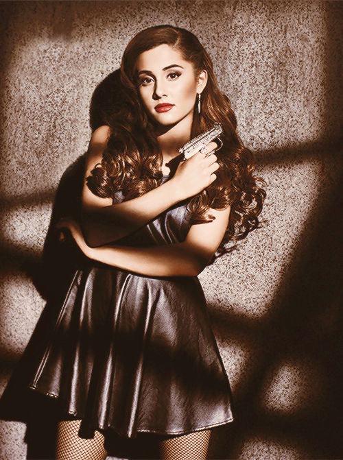 TbFromAriana's tweet photo. I Look like a James Bond Girl with his Gun http://t.co/tYqABUvAtq