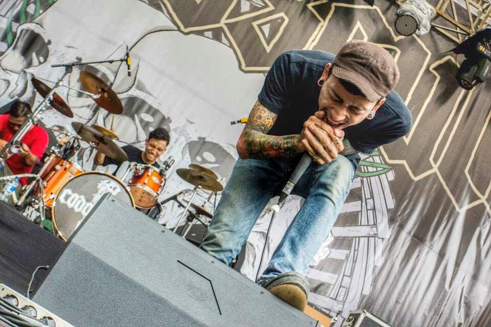 photo live perform saat di <a href="/cadascult/">cadascult</a> captured by rarNonamez.
cc: @dhimaslvcky <a href="/andryanduta/">Andryan Duta</a>