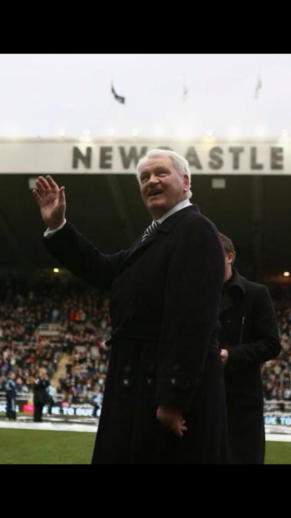 Happy birthday to great sir bobby robson      