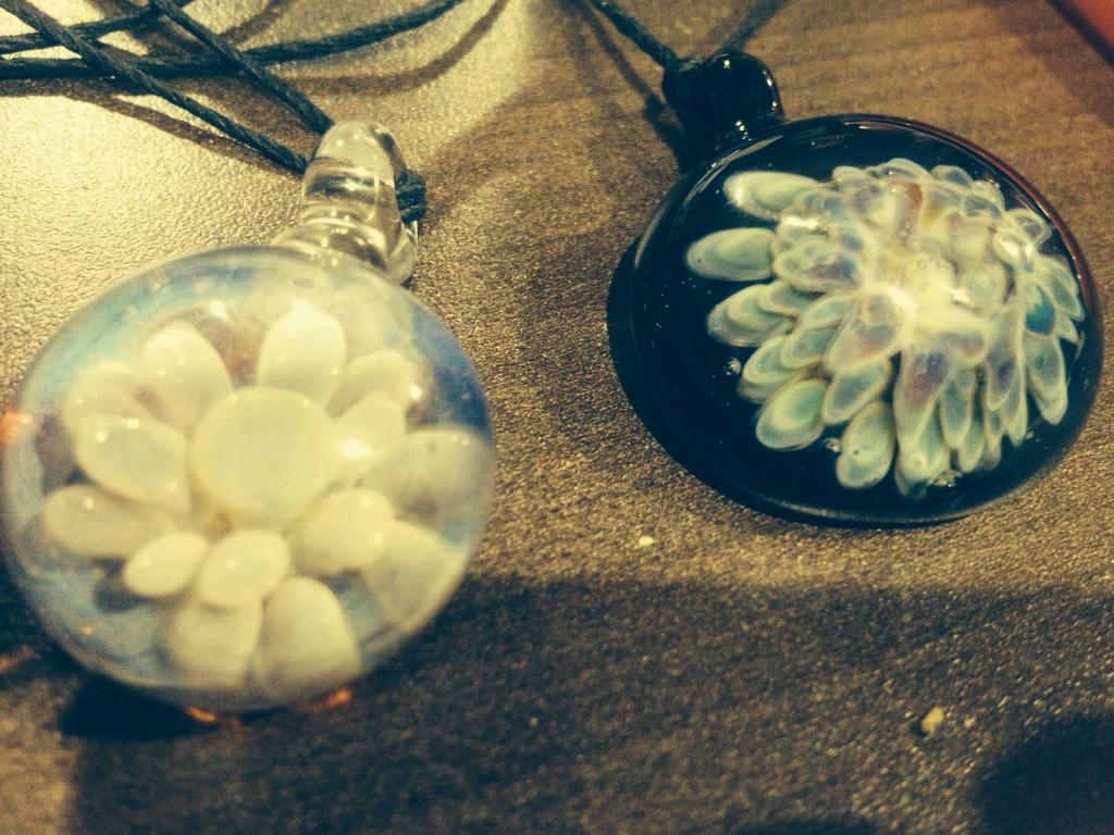 SAMII07's tweet image. Glass things! #flameworking #boro #silverfume #implosions