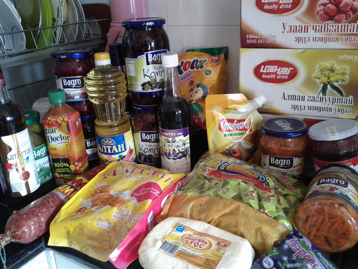 Цагаан сараар 100% монголоо дэмжлээ. Өнгө үзэмж муутай гээд шүүмжлэх л байх. Яадаг ч байсан МОНГОЛОО Л ДЭМЖИНЭ!