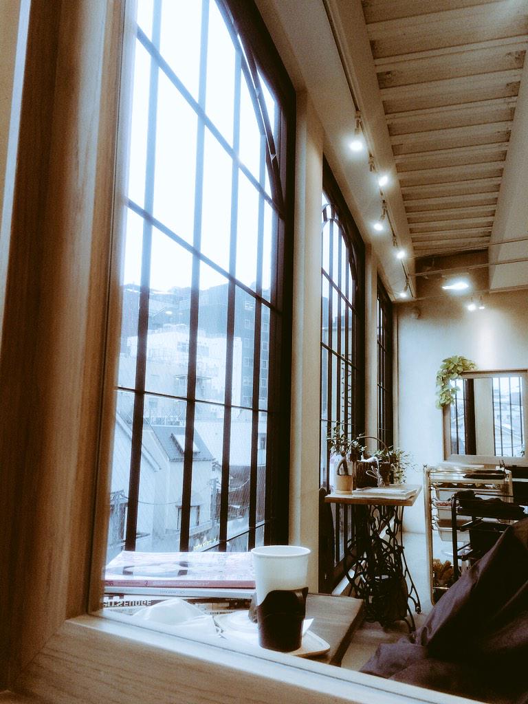 hikaru_makeup's tweet photo. 本日のオススメのsalon⭐️

原宿キャットストリートにあるCANAAN

お店の雰囲気が超良いのです^o^

カットカラーの技術はもちろん、丁寧に施術してくれるので、初めての方も安心。

僕の担当は森田 昌範君爽やかボーイだぜ！ http://t.co/KjDOB7UkDt
