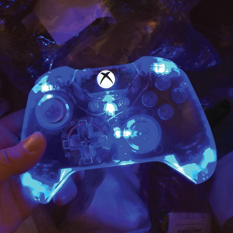GeniusMods's tweet photo. http://t.co/GDYzovBQRq #geniusmods #xboxone #moddedcontroller #moddedcontrollers #blueleds #xboxonemoddedcontroller http://t.co/60H7HWBDGk