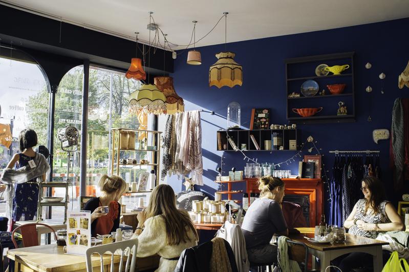 This morning I'd like a lovely cup of tea (&amp; possibly a slice of cake) at <a href="/lavish_habit/">Lavish Habit Home</a> ow.ly/Je3Qb