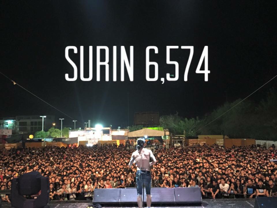 Artiwara_bot's tweet photo. ปิดฉากทัวร์ภาคอีสานอย่างสวยงาม จ.สุรินทร์ 6,574 คน ของคุณสุรินทร์มากๆครับ
photo.M-150 Power Concert http://t.co/jYfqfRqlPP