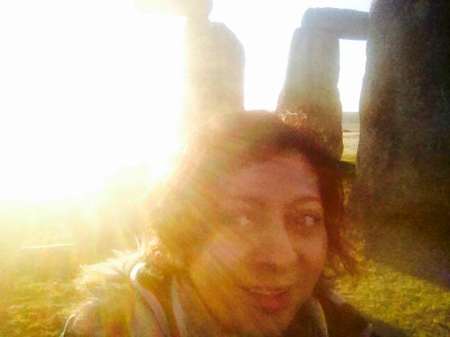 Morning peeps - it's all about the Stonehenge selfie #preshistoricwakeupcall  #guiddoo goo.gl/UogLKq
