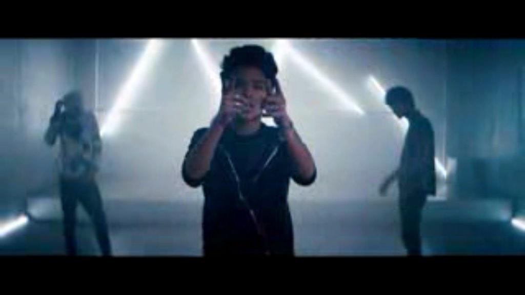 juliaengstrom1's tweet photo. Bästa musikvideon😍 #FoooRollerCoasterVideo @OmarRudberg @OGMolander @oscarenestad @FelixSandman @thefooomusic http://t.co/kWF5kUd2aV