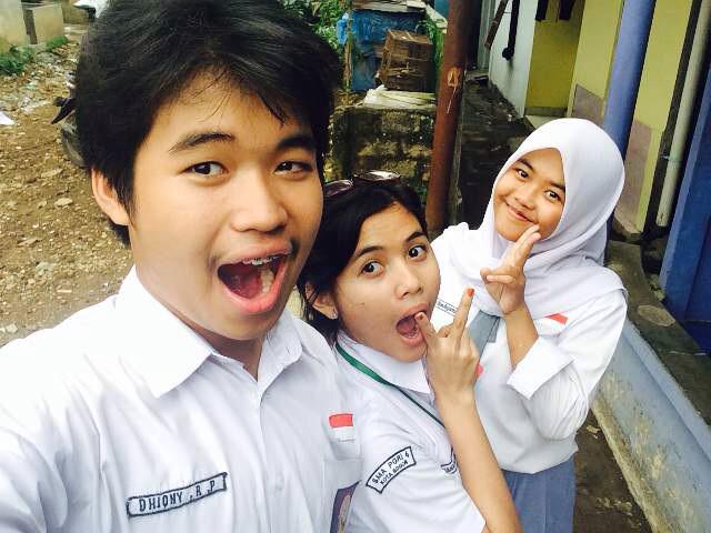 Riskahndy's tweet photo. Tiba2 ada yg minta photo nih :D @DhionyRP @fitrially http://t.co/3brdpzLQMn