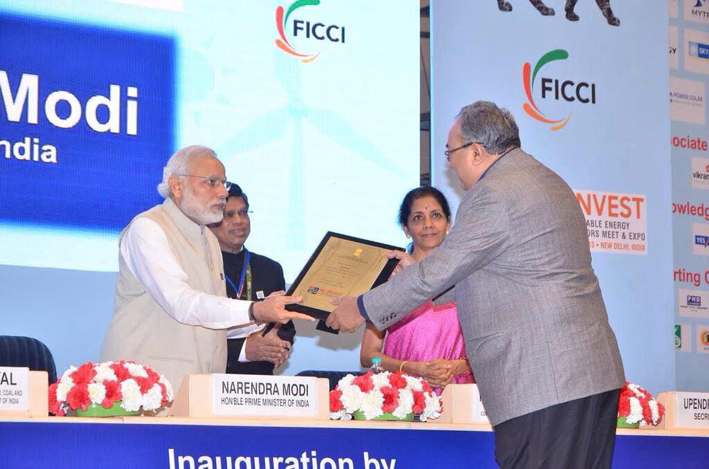 MGVCLIT's tweet photo. RE-invest global  summit held at Delhi, H'ble PM Shri Narendra Modi gave award to H'ble Saurabh Patel, MoE Gujarat http://t.co/WuB2HkFsQK