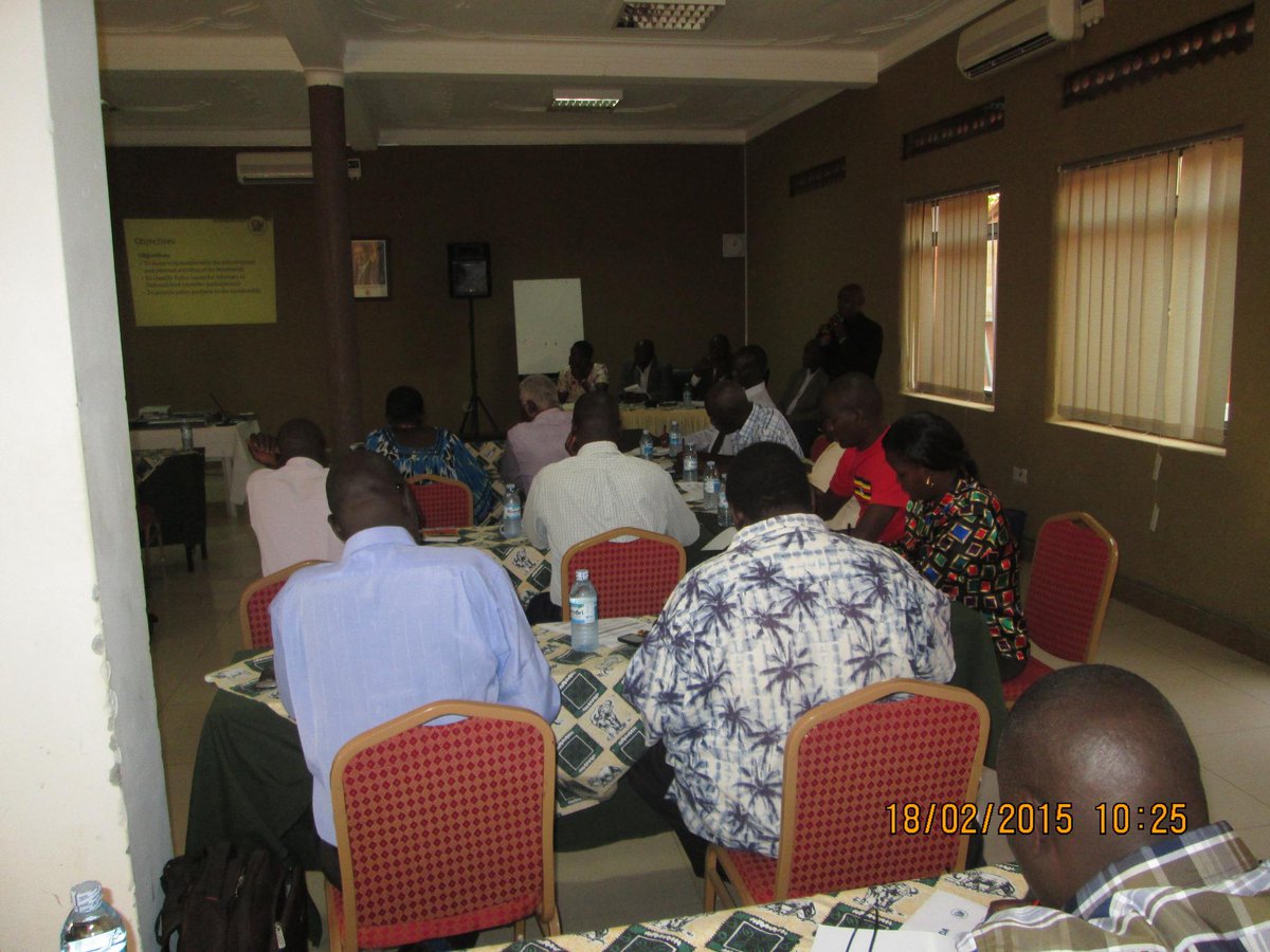 _unffe's tweet image. #CESMrMwendya presentg 2 farmers in #greatTesogreatKaramojoregions in Soroti, progress report of UNFFE secretariat