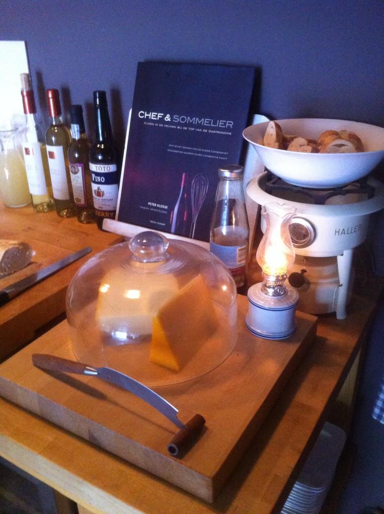 the_wine_club's tweet photo. Morgenavond weer onze Franse wijnproeverij. Er zijn nog 4 plekken vrij aan onze proeftafel http://t.co/z3M789jjjJ