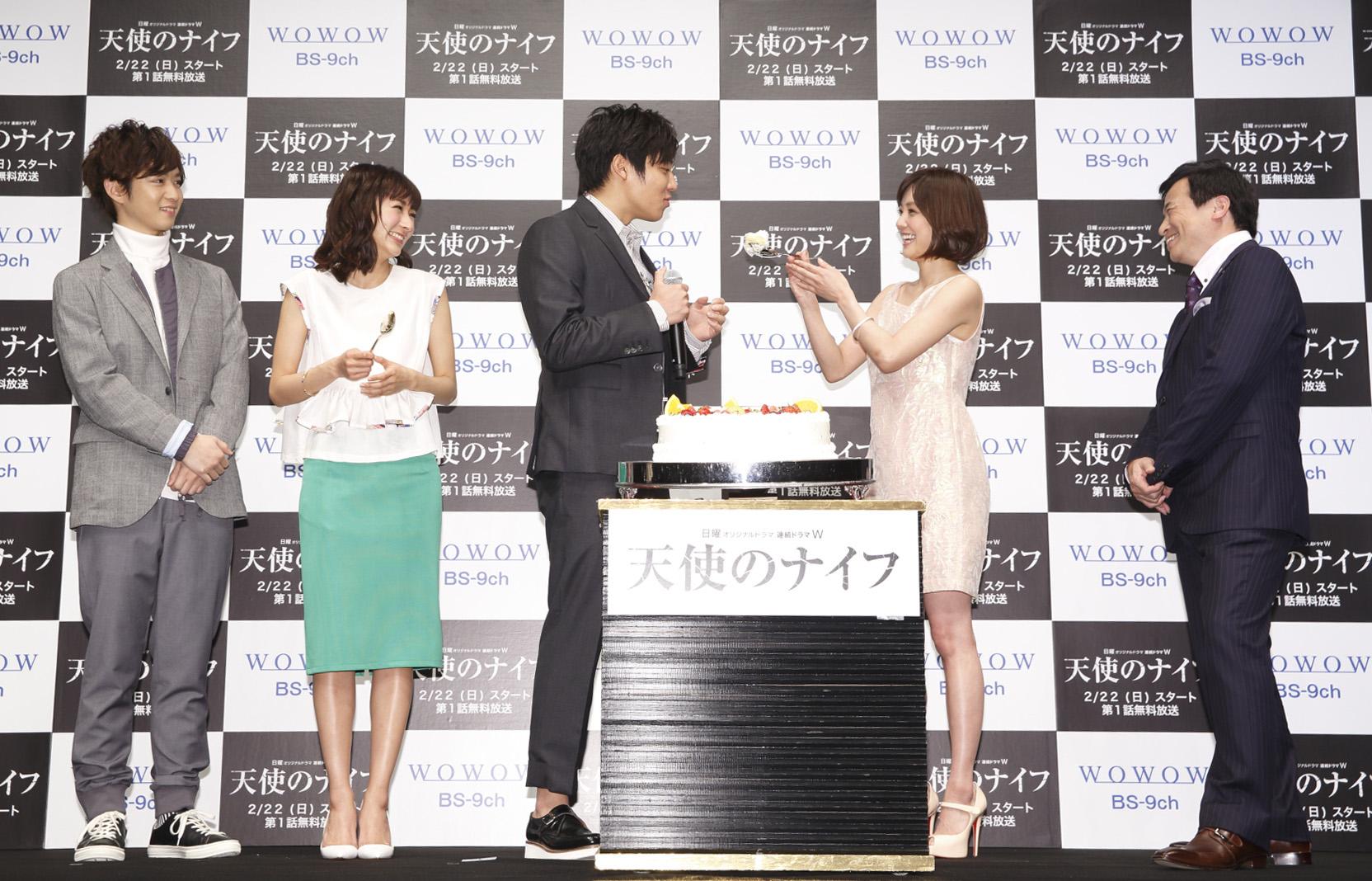 Wowowオリジナルドラマ 記者会見では 2 がお誕生日の小出恵介さんをお祝いするサプライズケーキが登場 日曜オリジナルドラマ 連続ドラマw 天使のナイフ 2 22 日 よる10 00スタート Http T Co Etsht6wkfk Wowow Http T Co Rb8omsykvw Twitter