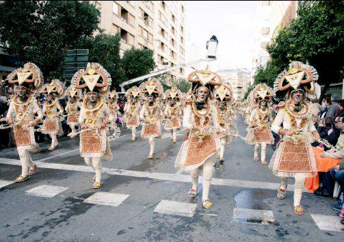 MaryJose_horn's tweet photo. #ElMejorCarnaval el de Badajoz con fotos de dos de las comparsas OS dejo @LaKochera y @MARABUNTA_2013 👏👏👏👏👏👏😋😋😋😋😋 http://t.co/zwkywaLi3N