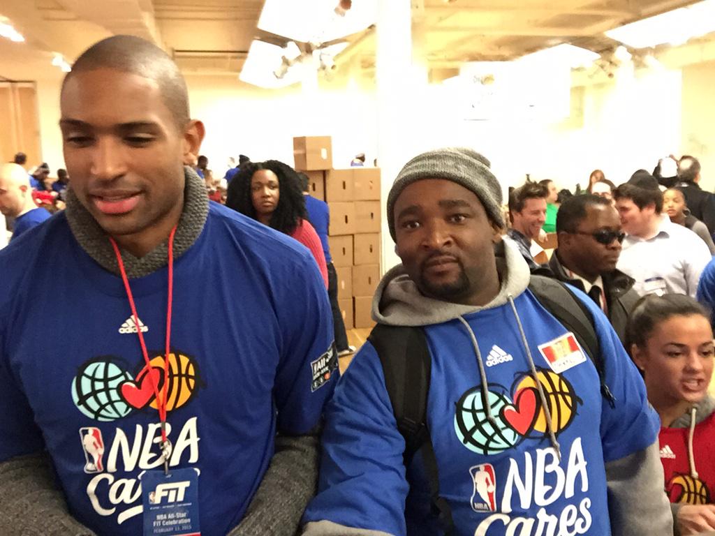 Pablo_Dz's tweet photo. #NBACaresNYC15 #FromSowetoToTheBigApple
#ShelfieStick #SharedMemories 
@carmeloanthony #JeffTeague @AlHorfordTNews http://t.co/SspqELF0WG