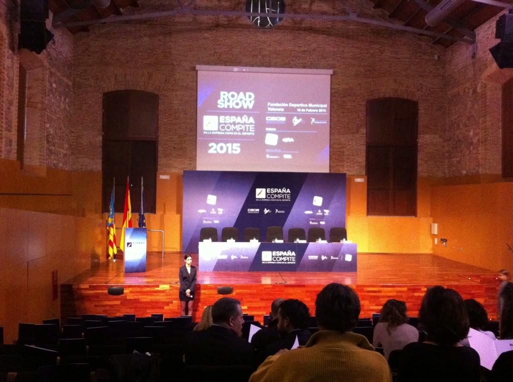 SupSkull's tweet photo. El Team #SUPSKULL en la conferencia #EspañaCompite en la #Empresa como en el #Deporte @FDMValencia http://t.co/wlvGAWjHxX