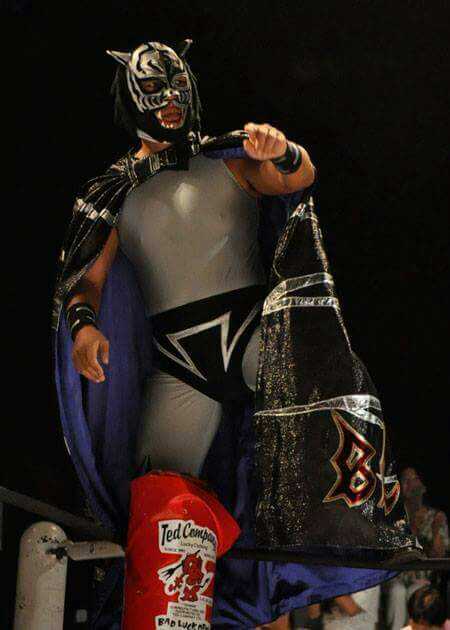 私の分身である5代目ブラックタイガーが、悪の組織『ブラック・ミスト