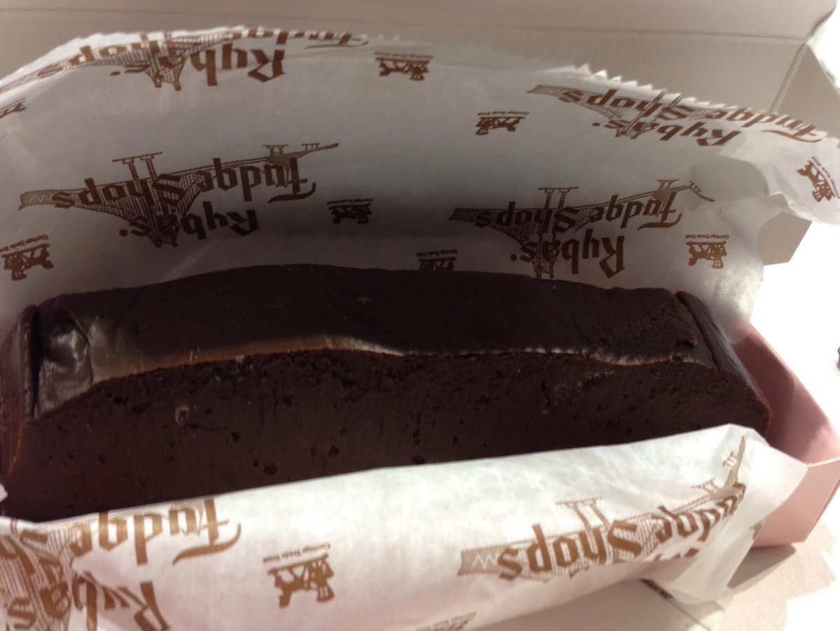 RT <a href="/LaurenBcohn/">Lauren Cohn</a>: We've got fudge from Rybas live at auto show.