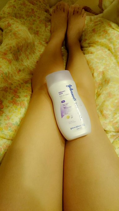 お風呂あがってジョンソネのボディークリーム塗って寝る💤 http://t.co/PHnauAvOr6