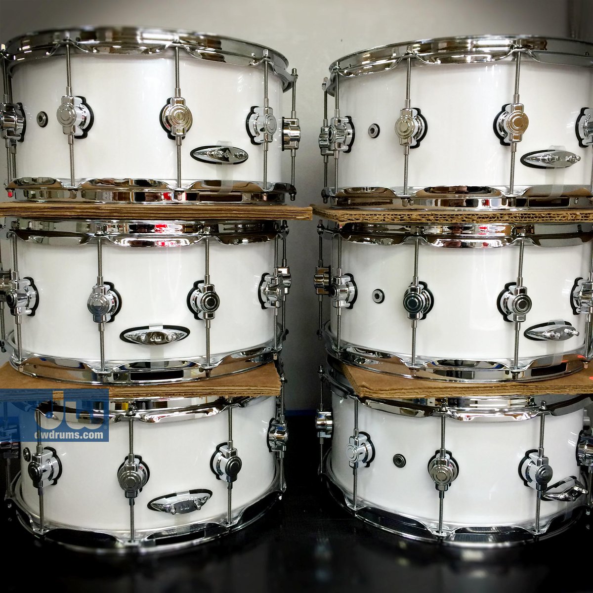 BillyKilson's tweet photo. “@dwdrums: Performance Series White Ice 4 those braving the cold. #dwperformance #thedrummerchoice http://t.co/pLavnunhsX” oooo'want that!