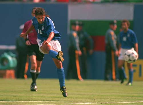 Happy Birthday to Italy\s finest fantasista ever; Il Grande Roby Baggio! What a story he has:  