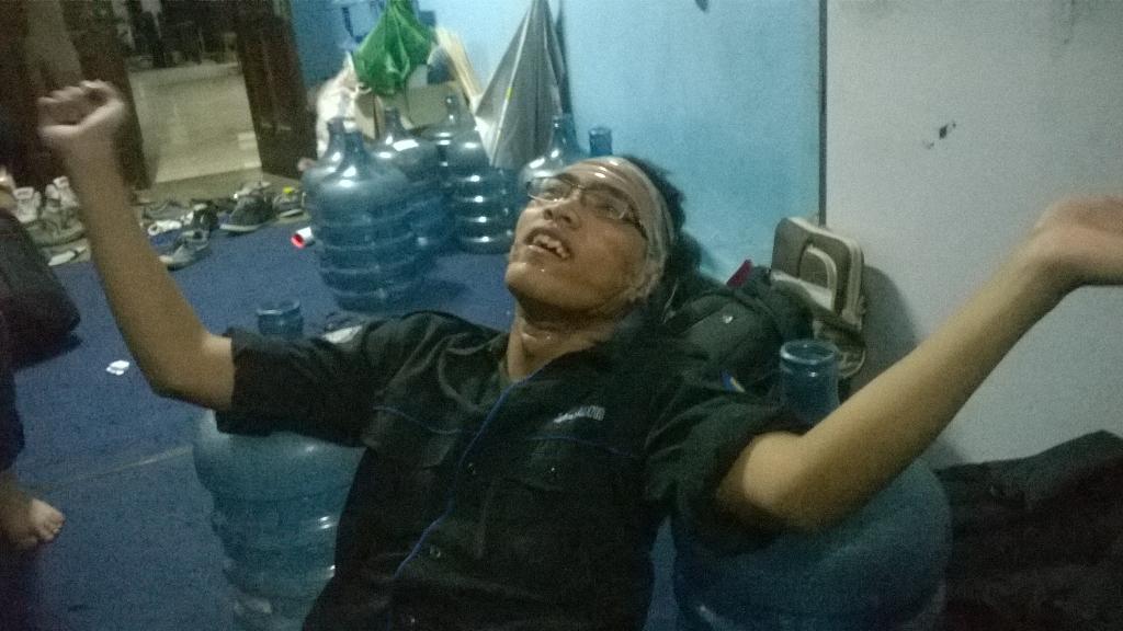 himakomugm's tweet photo. RT @dwicayh trimalah aku dengan segala kekuranganku... inilah aku apa adanya.. #computerdays #malamimlek #jokowi http://t.co/805qeSRsI0