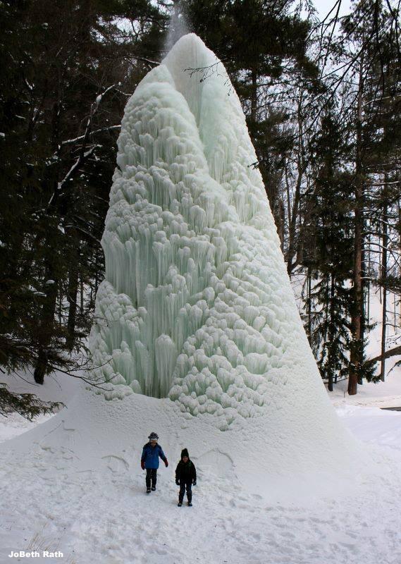 Niagara Falls has frozen over as extreme winter weather continues across the East Coast  B-IGaRgCcAAEsrm