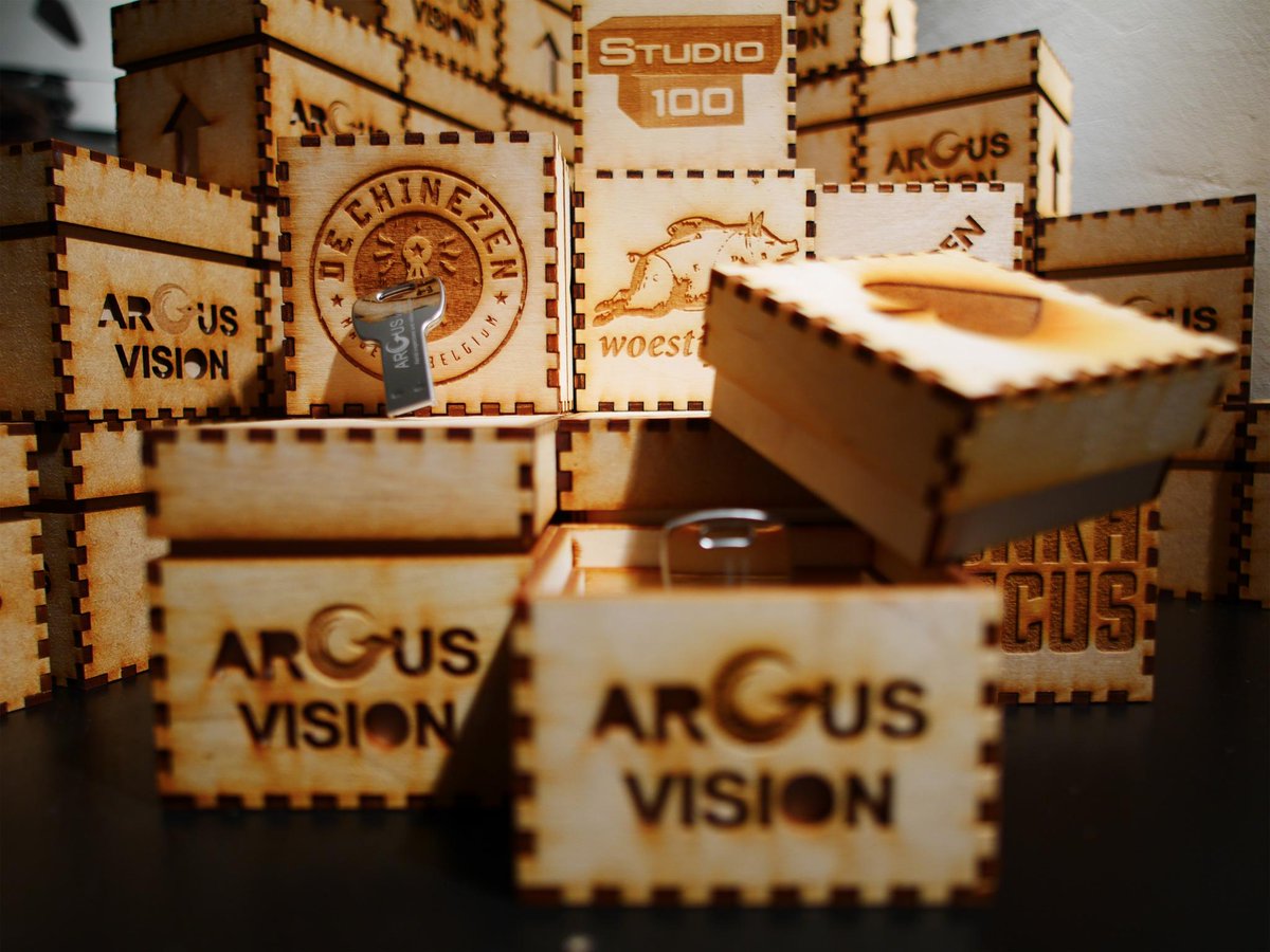 Argus_Vision's tweet photo. 100 pakjes, klaar voor verzending! http://t.co/fwS2u26clo