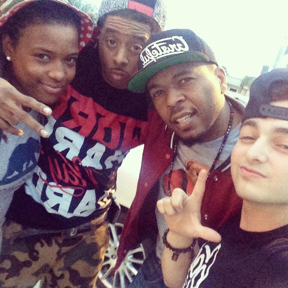 LIL_T_Rinaldi's tweet photo. We Honestly One Big Family Don't Know What I'd Do Without Them L'Up #LordFirst #Love #Longevity http://t.co/WfFTGU0VwH