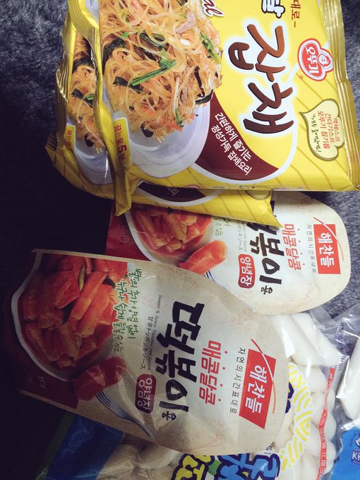 韓国スーパー行ってきた♡ キムチも買い占めたの。うしし。 http://t.co/iPxhh4sM3D