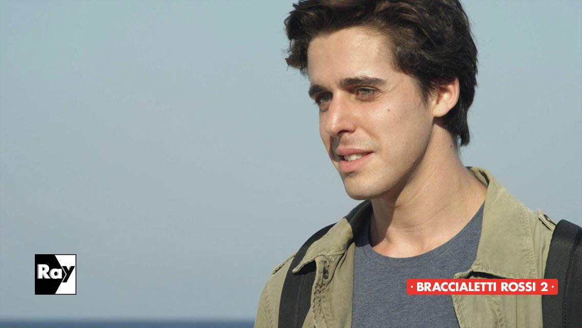 troiano14's tweet photo. Lo sguardo di Lorenzo - Scarica l'App e Vinci il Set della 3a Serie! @BraccialettiRos http://t.co/WhgkRPfUU3 http://t.co/UTmWXukGJP