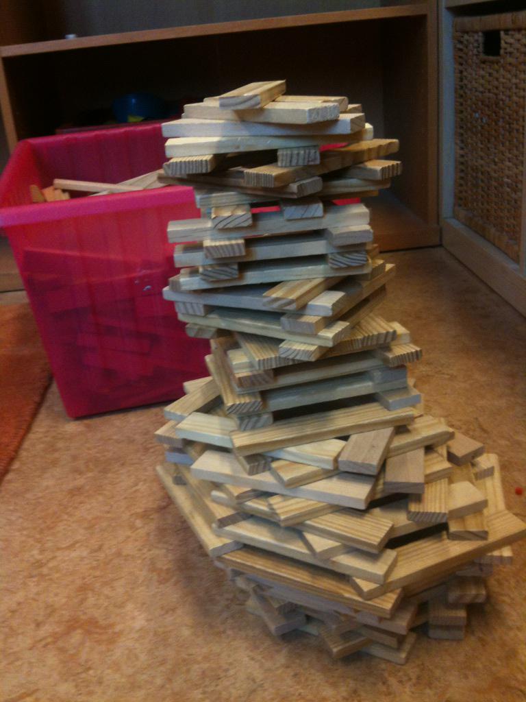 Perlw's tweet photo. Skulptur# jag jör  den andra halva nu!zoo http://t.co/8EDyKezDGN