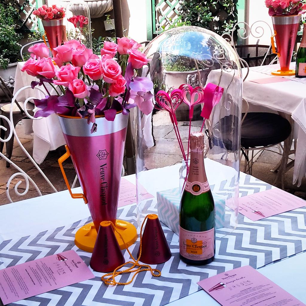 Jolize_Asch's tweet photo. Spot of #champagne darling? #VCScreamyourlove #VeuveClicquot @marieclaire_sa http://t.co/9ZlQBtuswE