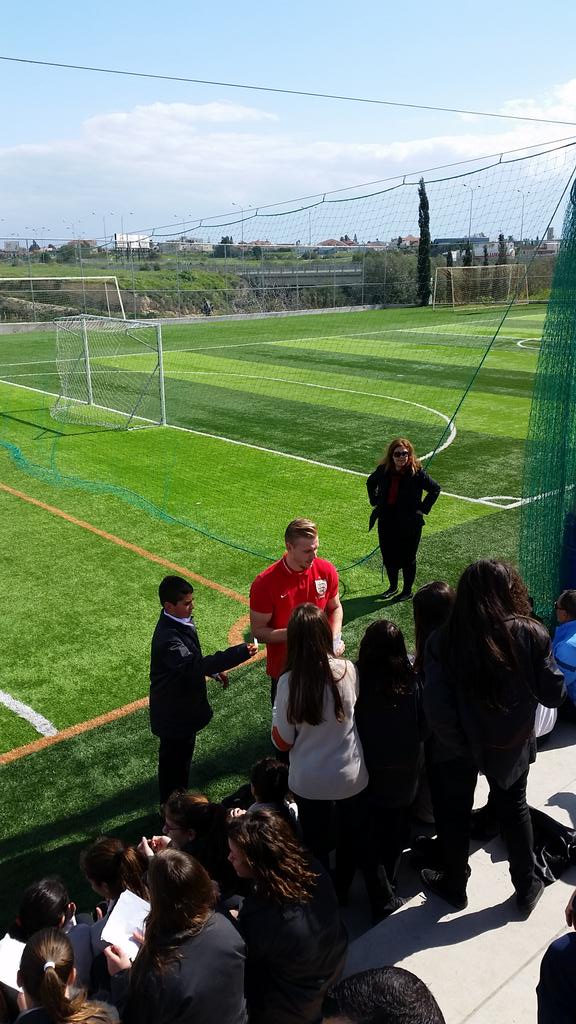 MattBadcock_NLP's tweet photo. Team have been to a local school this morning for a Q&amp;A before a small tournament....and some autographs!! #EnglandC http://t.co/TMy1Vuy0Ug