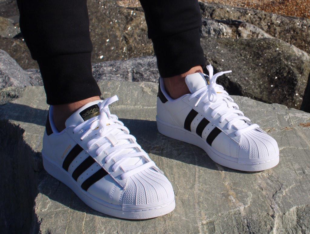 adidas superstar vs superstar 2